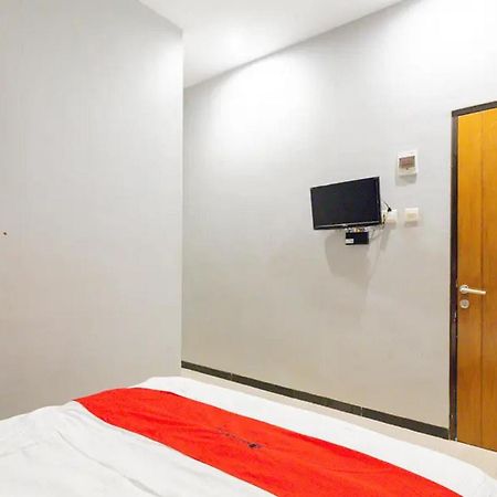 เรดดอร์ซ แอต มานูคัน สุราบายา Hotel ภายนอก รูปภาพ