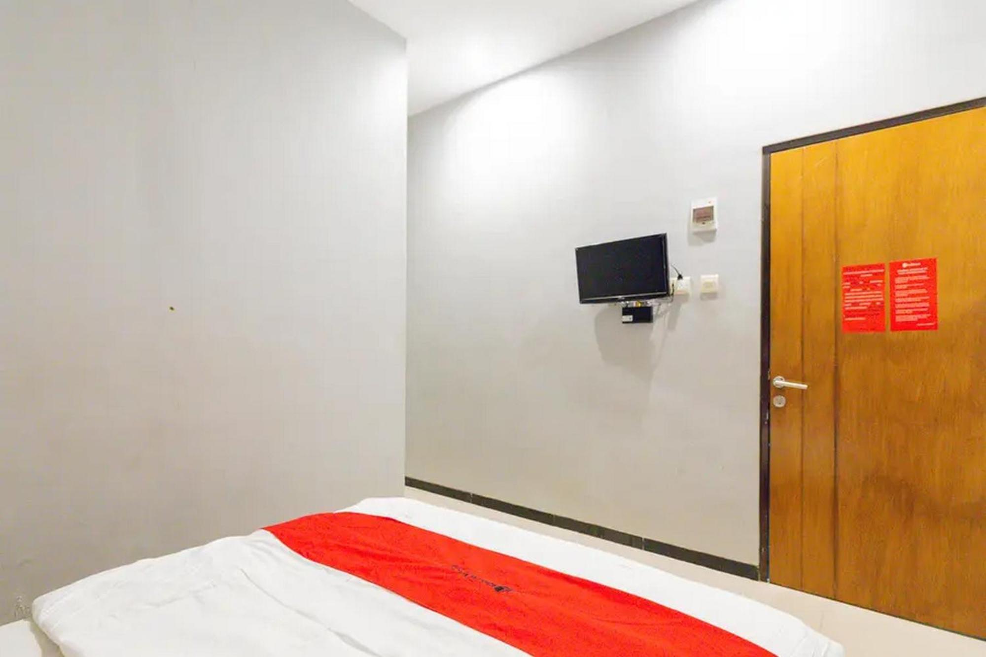 เรดดอร์ซ แอต มานูคัน สุราบายา Hotel ภายนอก รูปภาพ