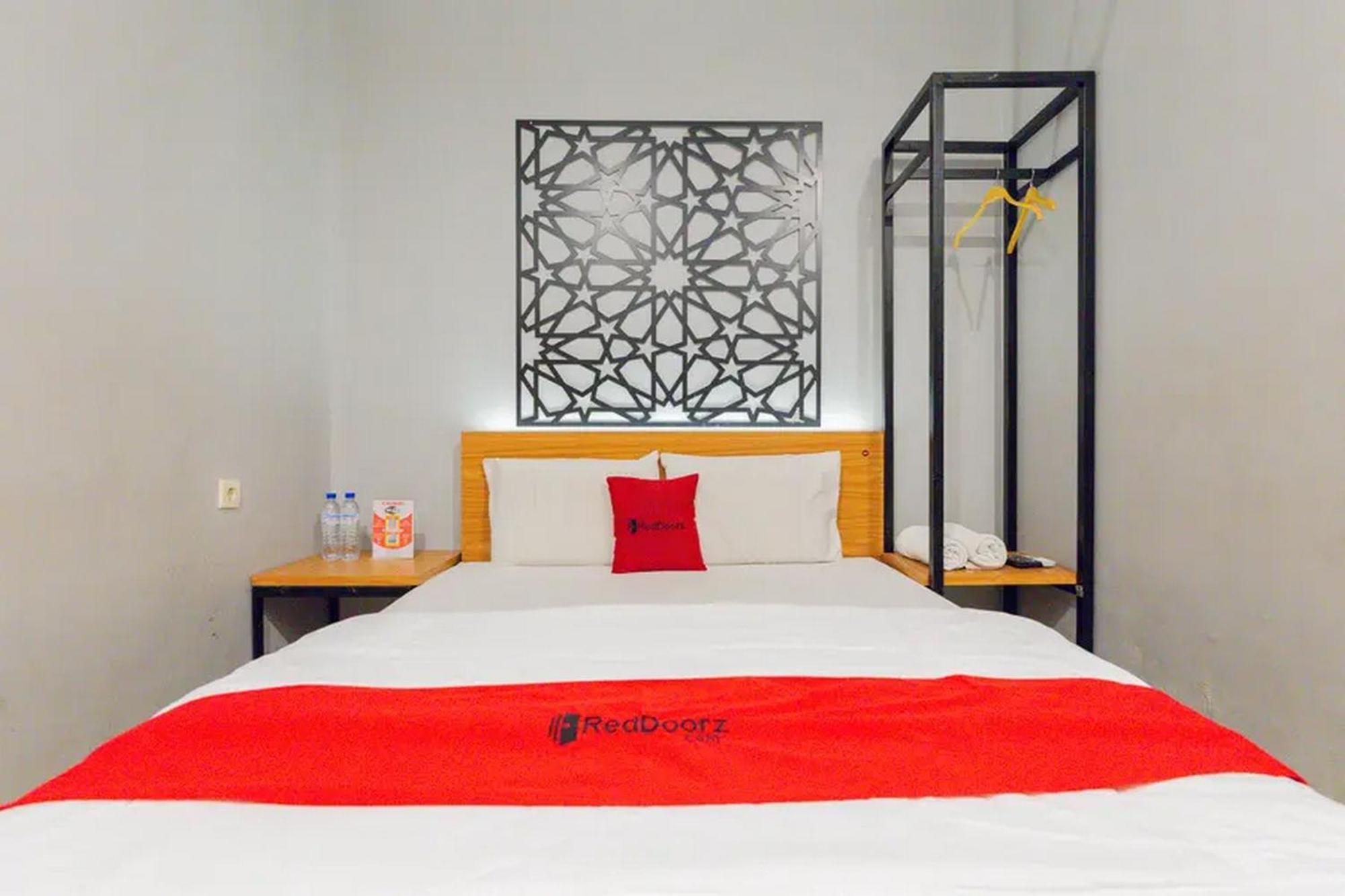 เรดดอร์ซ แอต มานูคัน สุราบายา Hotel ภายนอก รูปภาพ