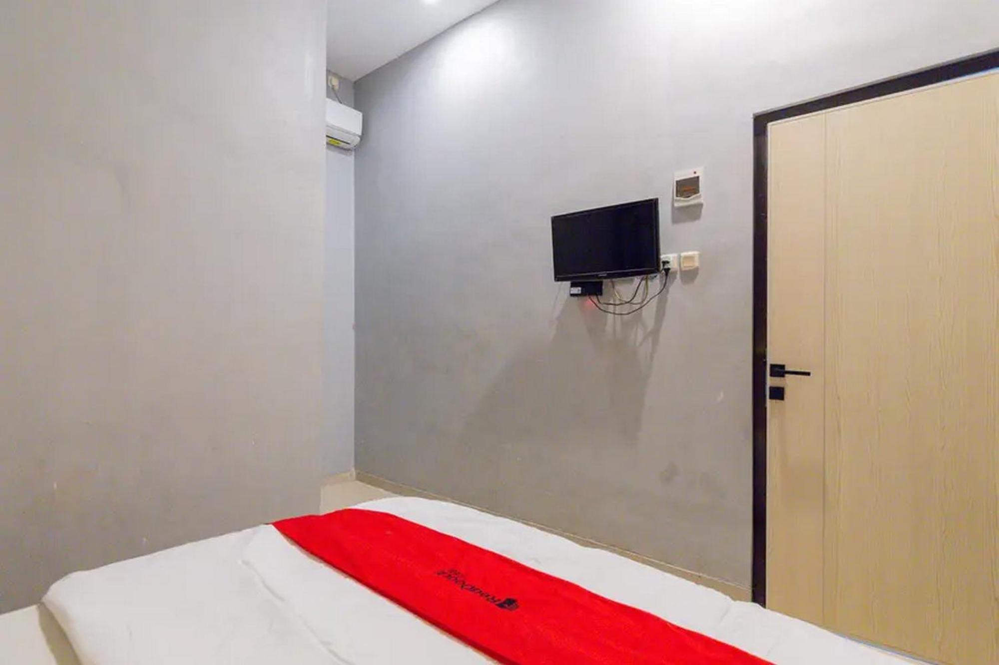 เรดดอร์ซ แอต มานูคัน สุราบายา Hotel ภายนอก รูปภาพ
