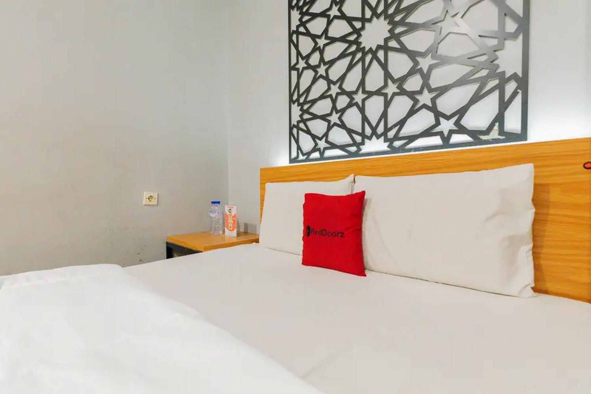เรดดอร์ซ แอต มานูคัน สุราบายา Hotel ภายนอก รูปภาพ