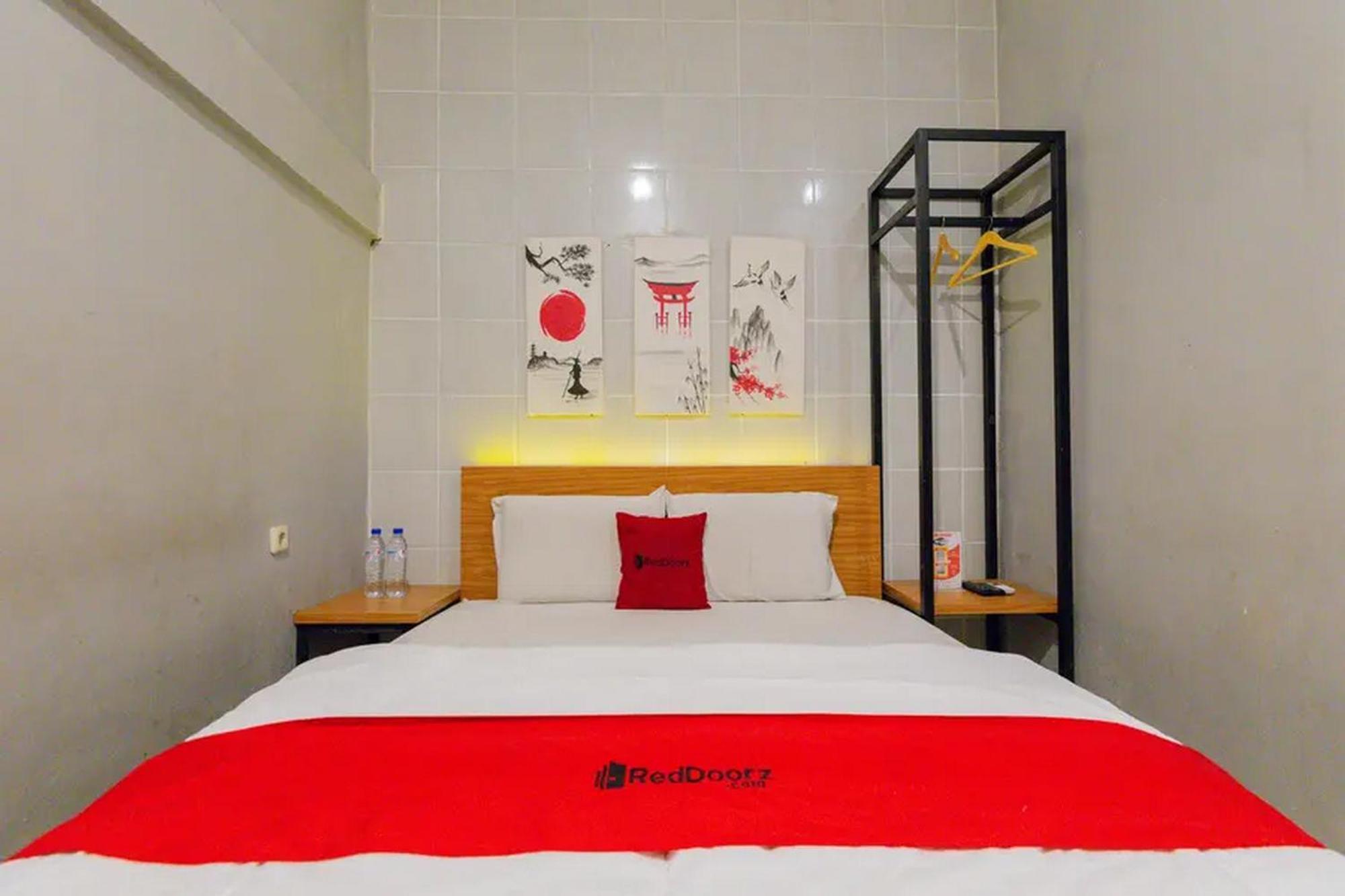 เรดดอร์ซ แอต มานูคัน สุราบายา Hotel ภายนอก รูปภาพ
